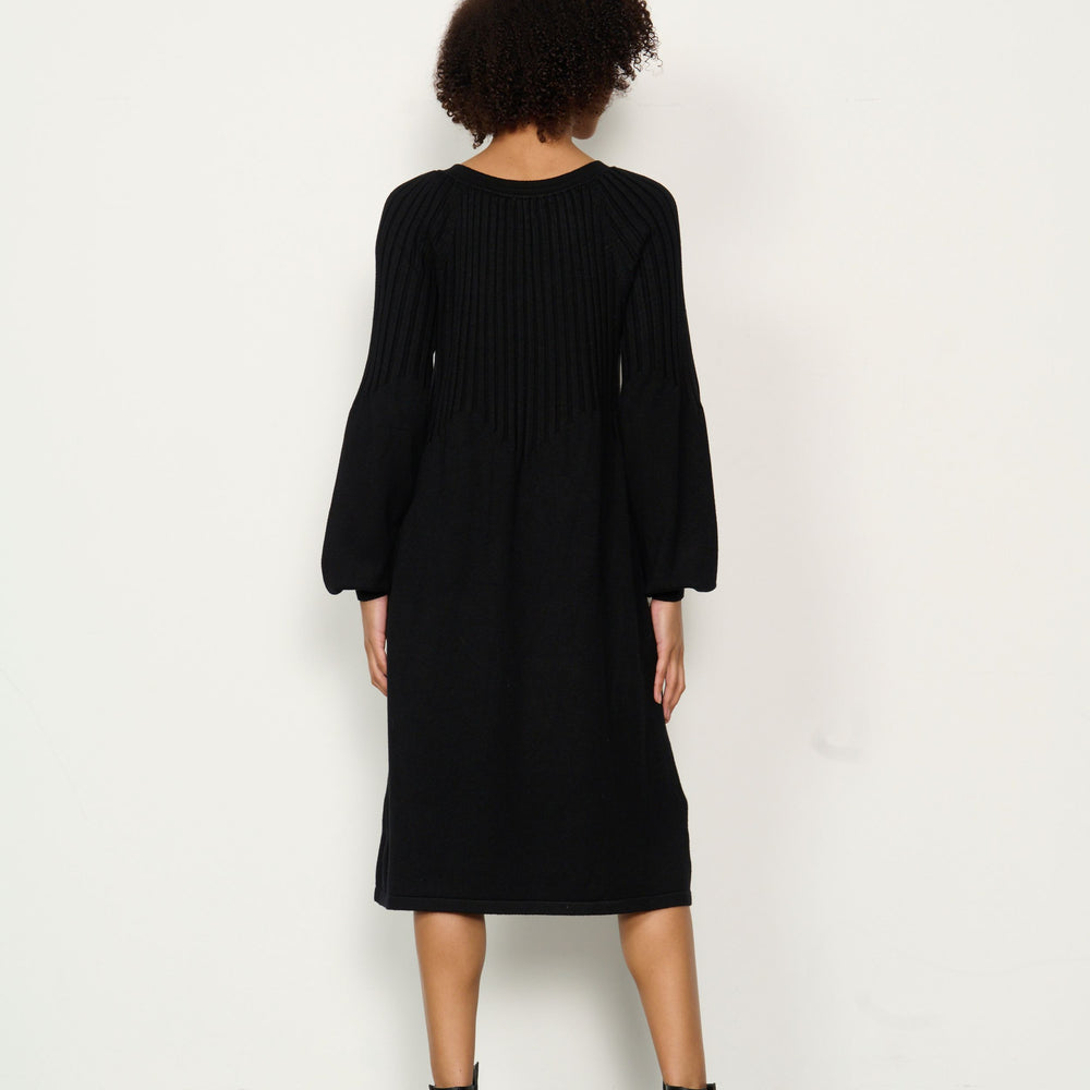 
                  
                    CZ760 Dress Half rib knit w puff sleeve Black
                  
                
