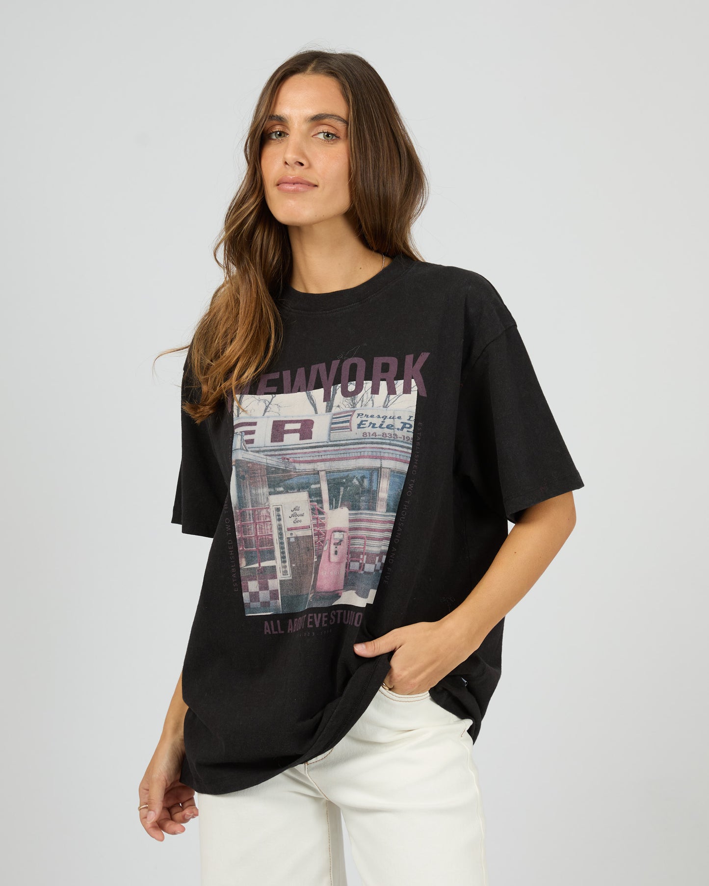 
                  
                    NEW YORK DINER RELAXED TEE
                  
                