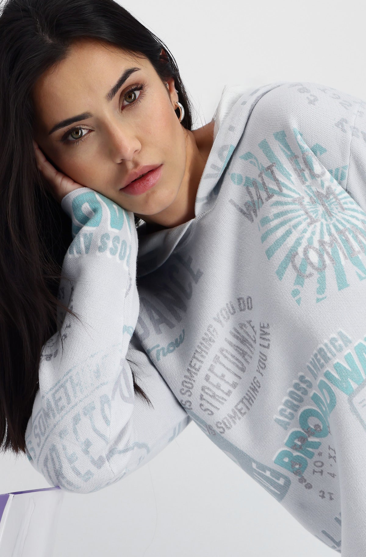 
                  
                    Fashion Week jumper Rhino 408331
                  
                