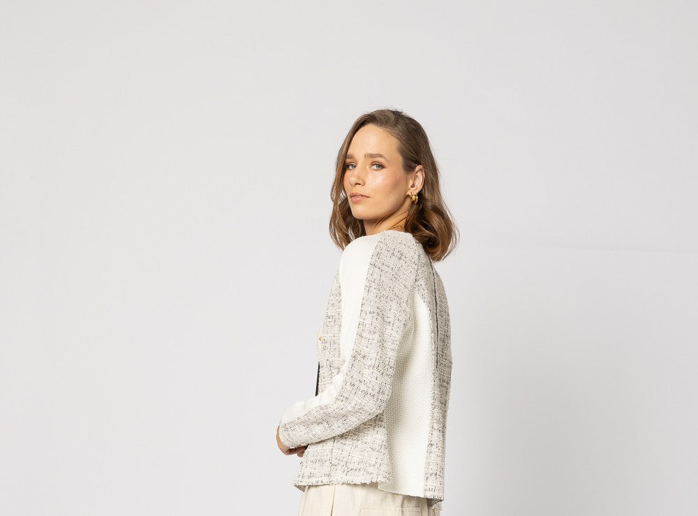 
                  
                    JAKCAR JACKET
                  
                