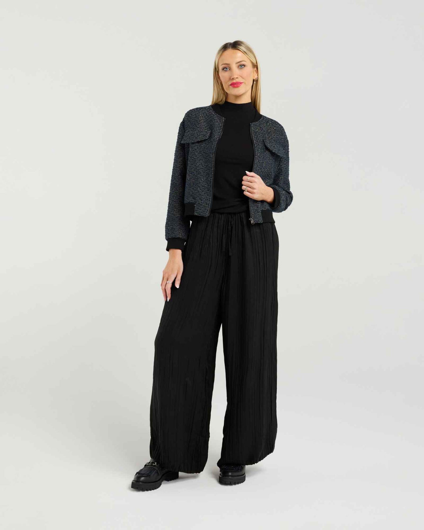 
                  
                    Et Alia Benny Bomber
                  
                