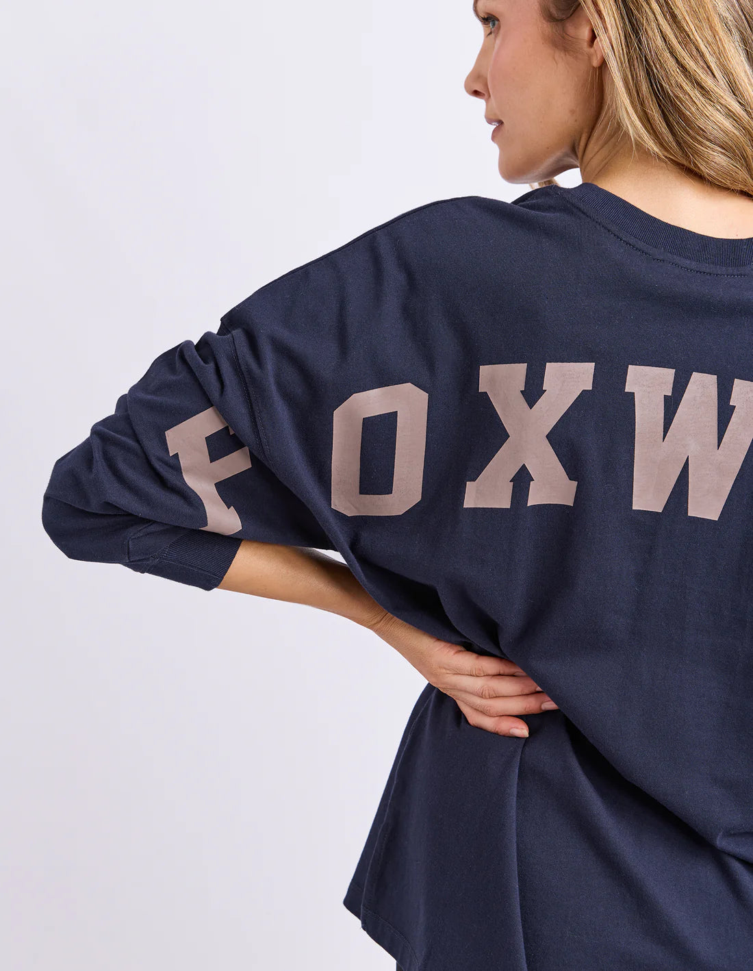 
                  
                    INTERVAL LONG SLEEVE TEE - NAVY WITH BROWN
                  
                