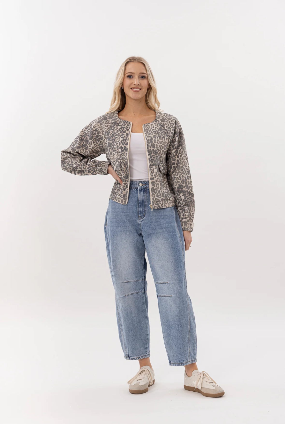 
                  
                    Barrell Jean light Blue
                  
                