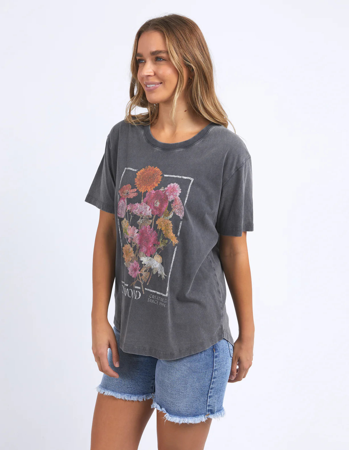 
                  
                    SIGNATURE TEE-in bloom tee -BLACK
                  
                