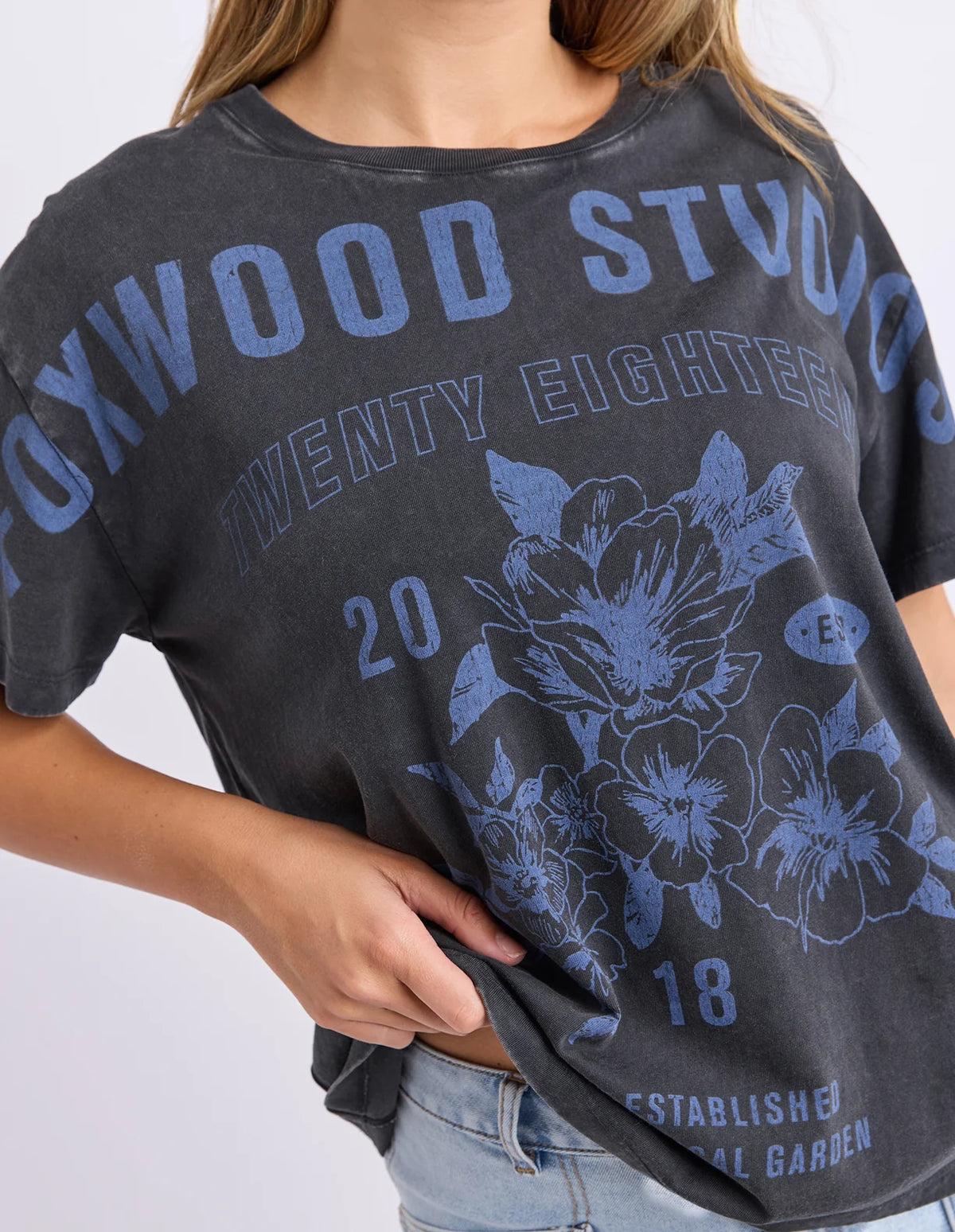 
                  
                    FOXWOOD BOTANICAL GARDEN TEE-WASHED BLACK
                  
                