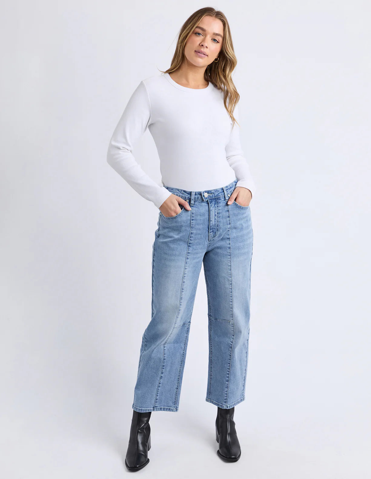 
                  
                    AMBROSE BARREL JEAN
                  
                