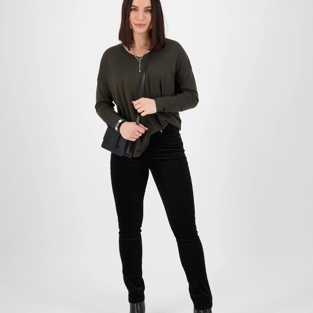 
                  
                    5910M Black - Narrow Leg Full Length Pinwale Cord Pant with Fly
                  
                