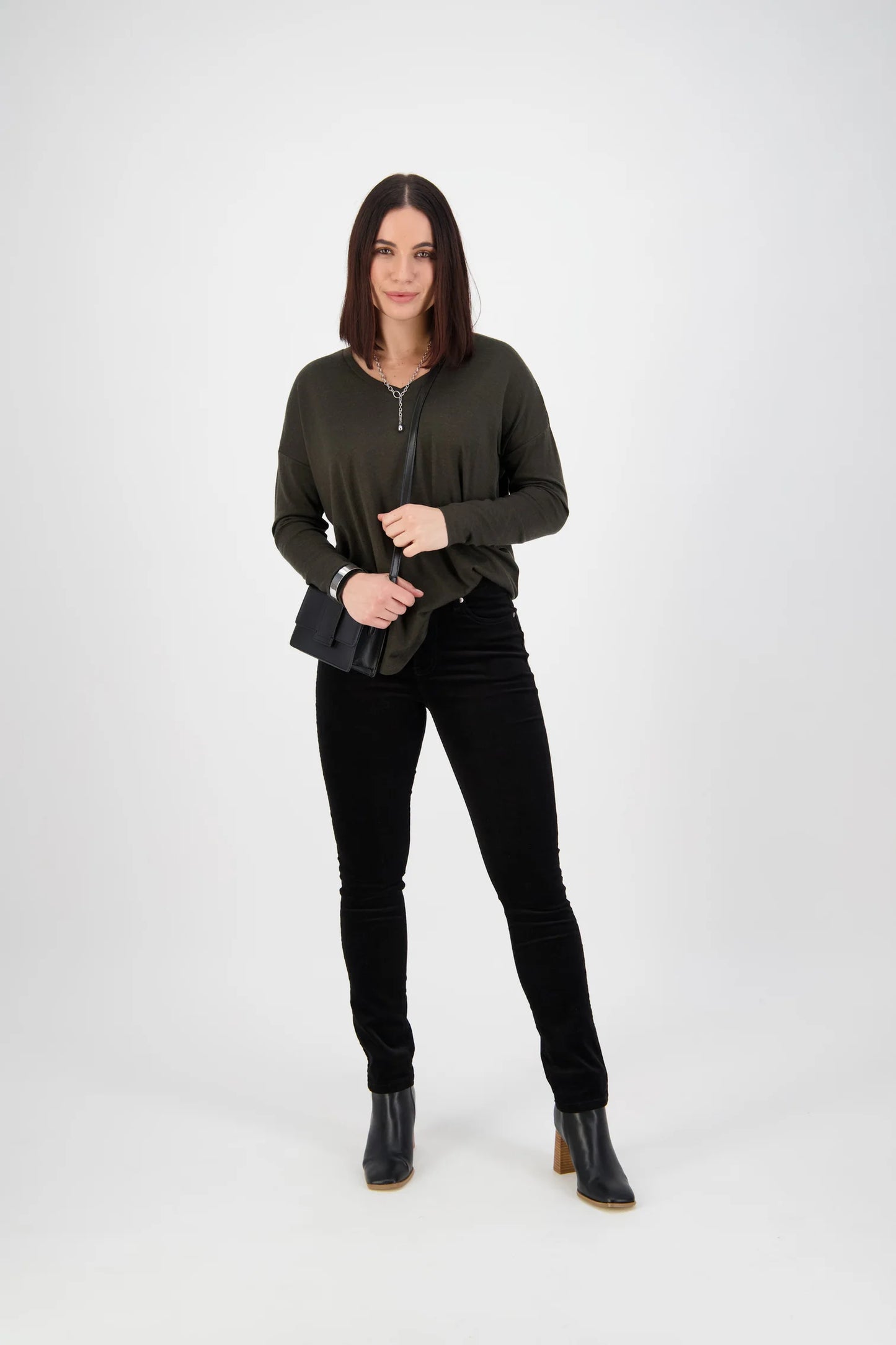 
                  
                    5910M Black - Narrow Leg Full Length Pinwale Cord Pant with Fly
                  
                