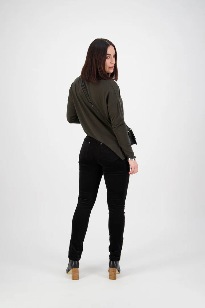 
                  
                    5910M Black - Narrow Leg Full Length Pinwale Cord Pant with Fly
                  
                
