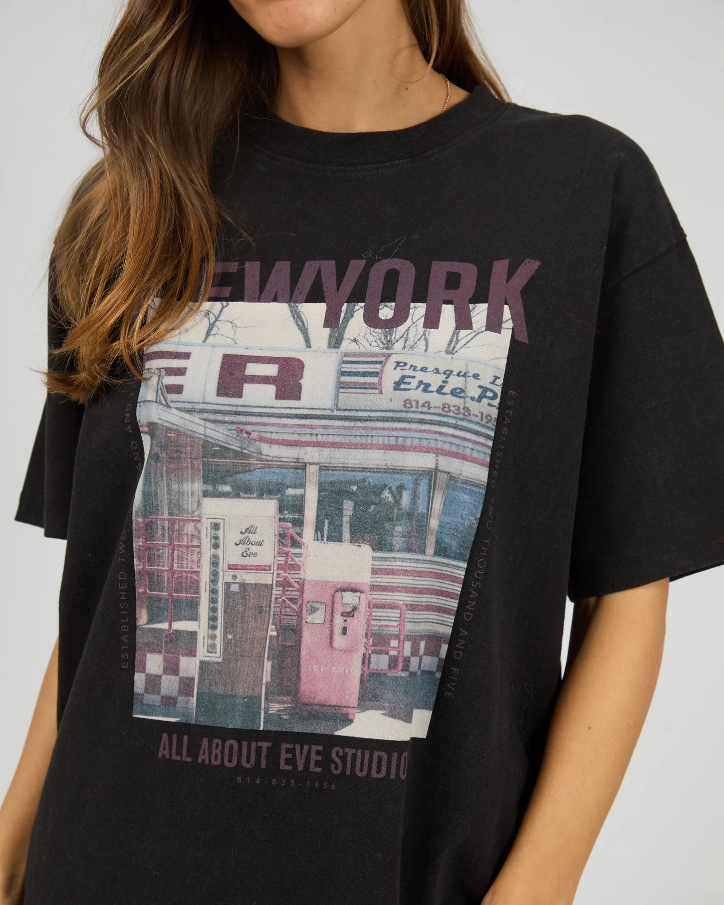 
                  
                    NEW YORK DINER RELAXED TEE
                  
                