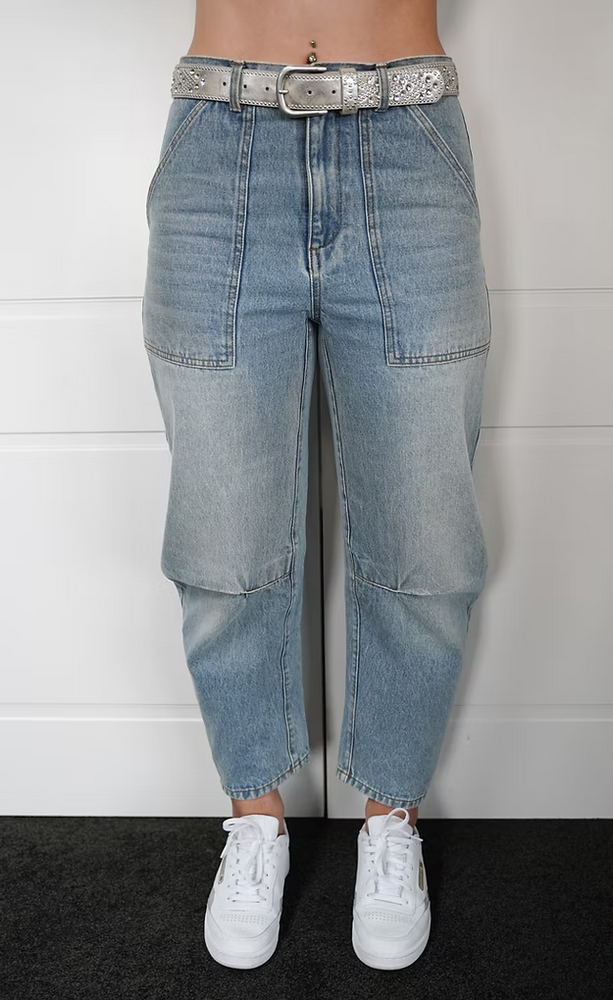 
                  
                    CHLOE JEANS
                  
                