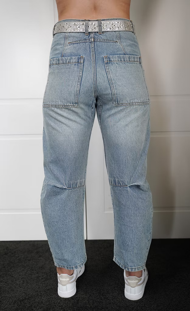 
                  
                    CHLOE JEANS
                  
                