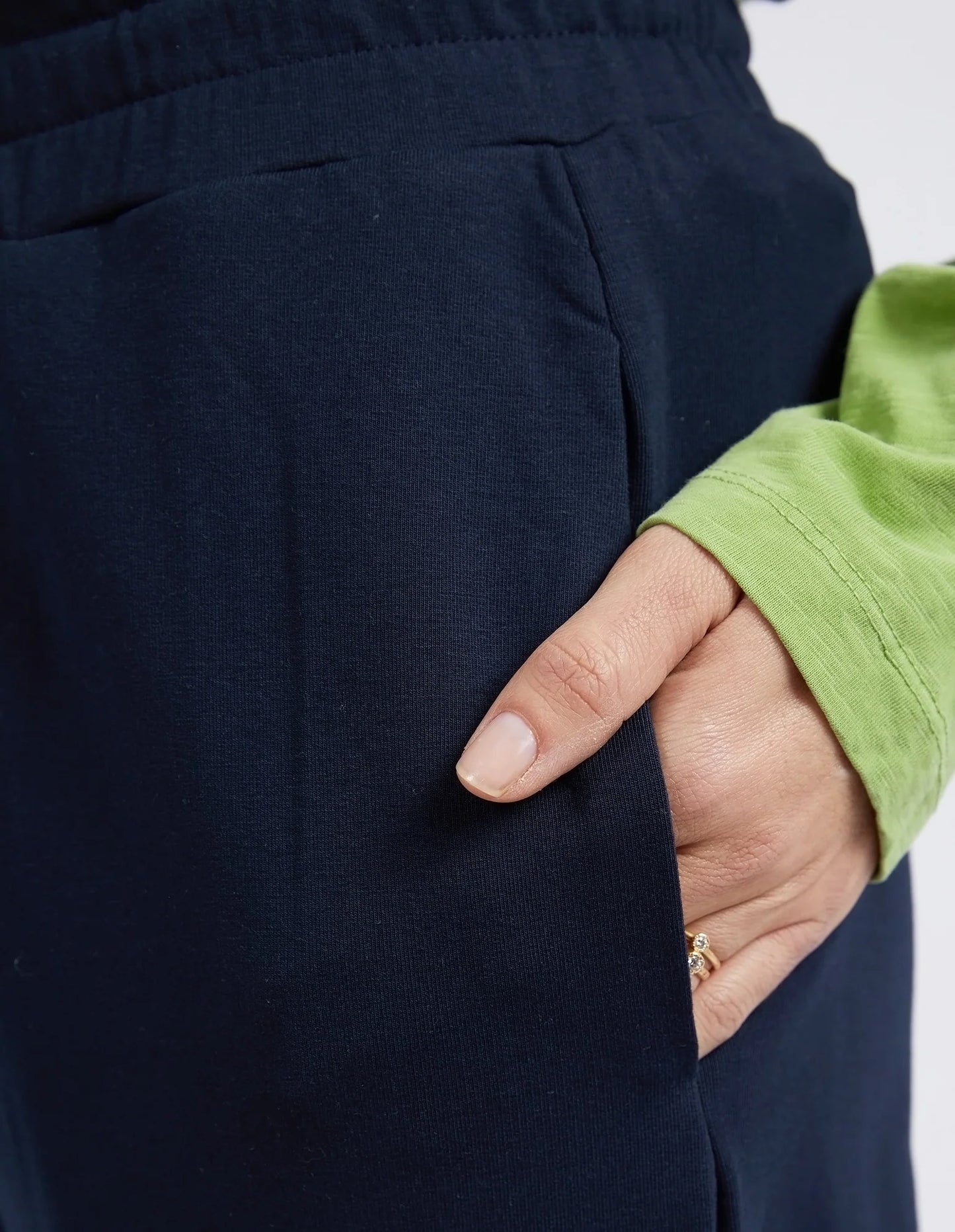 
                  
                    THE LOBBY PANT-NAVY
                  
                