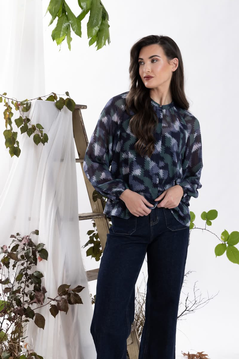 
                  
                    TILLY SHIRT-NAVY MIST
                  
                