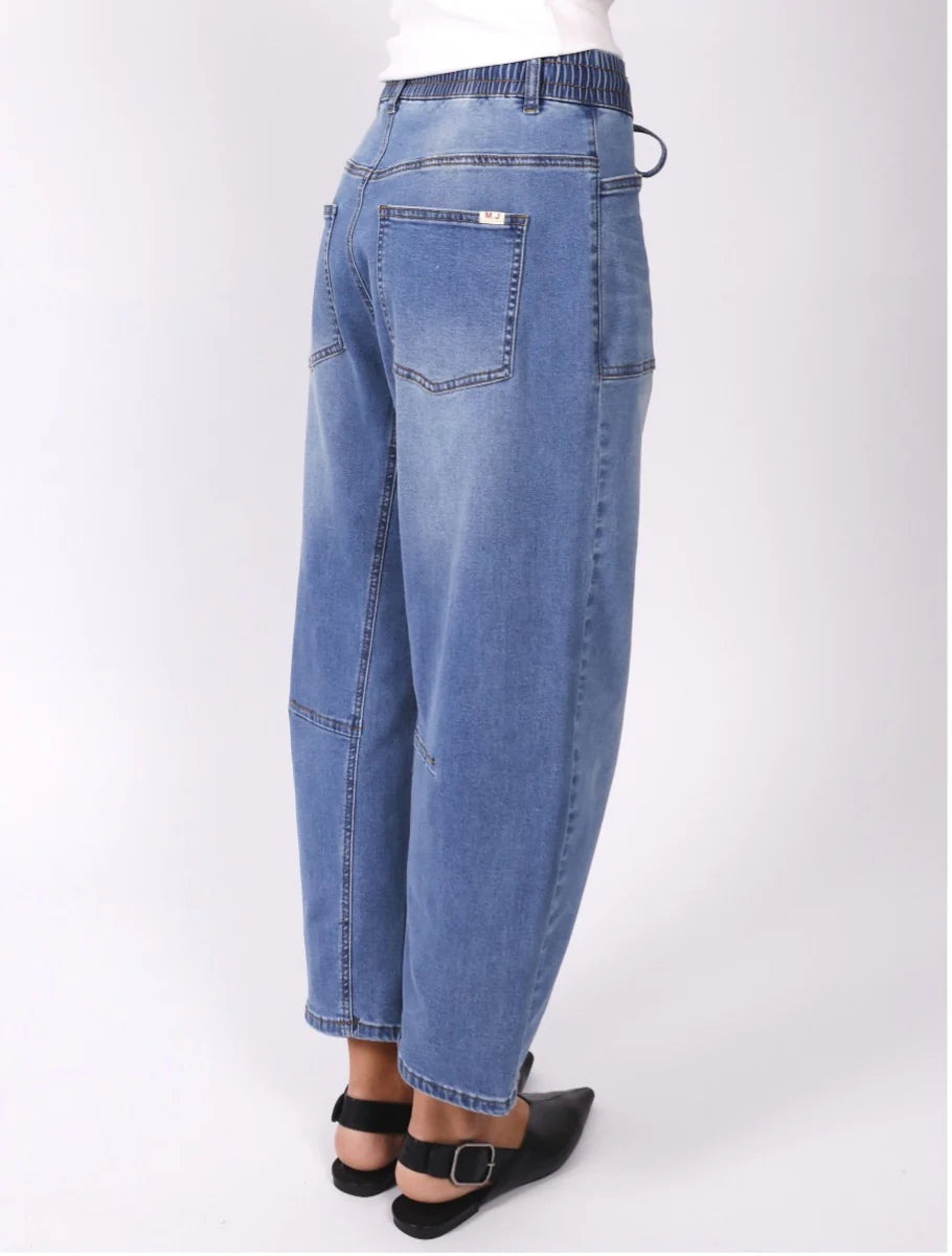
                  
                    PRE ORDER APRIL - LEO BARREL JEANS - BLUE
                  
                