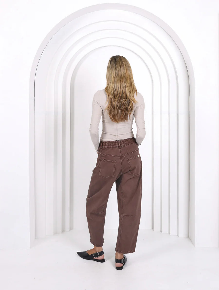 
                  
                    LEO BARREL JEANS-CHOCOLATE-PRE ORDER DUE MID MARCH
                  
                