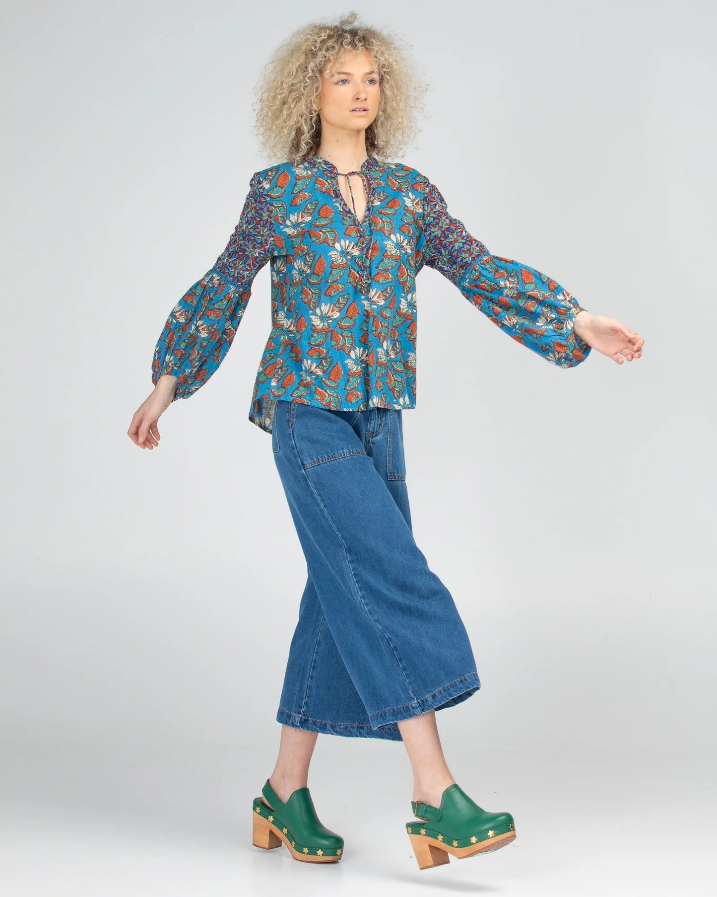 
                  
                    Mittee Top -Splice
                  
                
