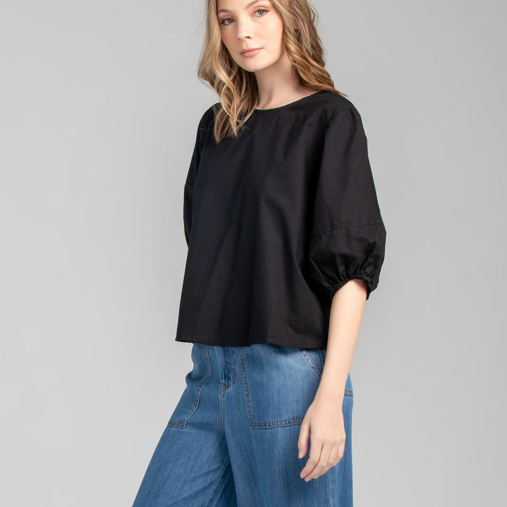 
                  
                    Ava Top Basic -BLACK
                  
                