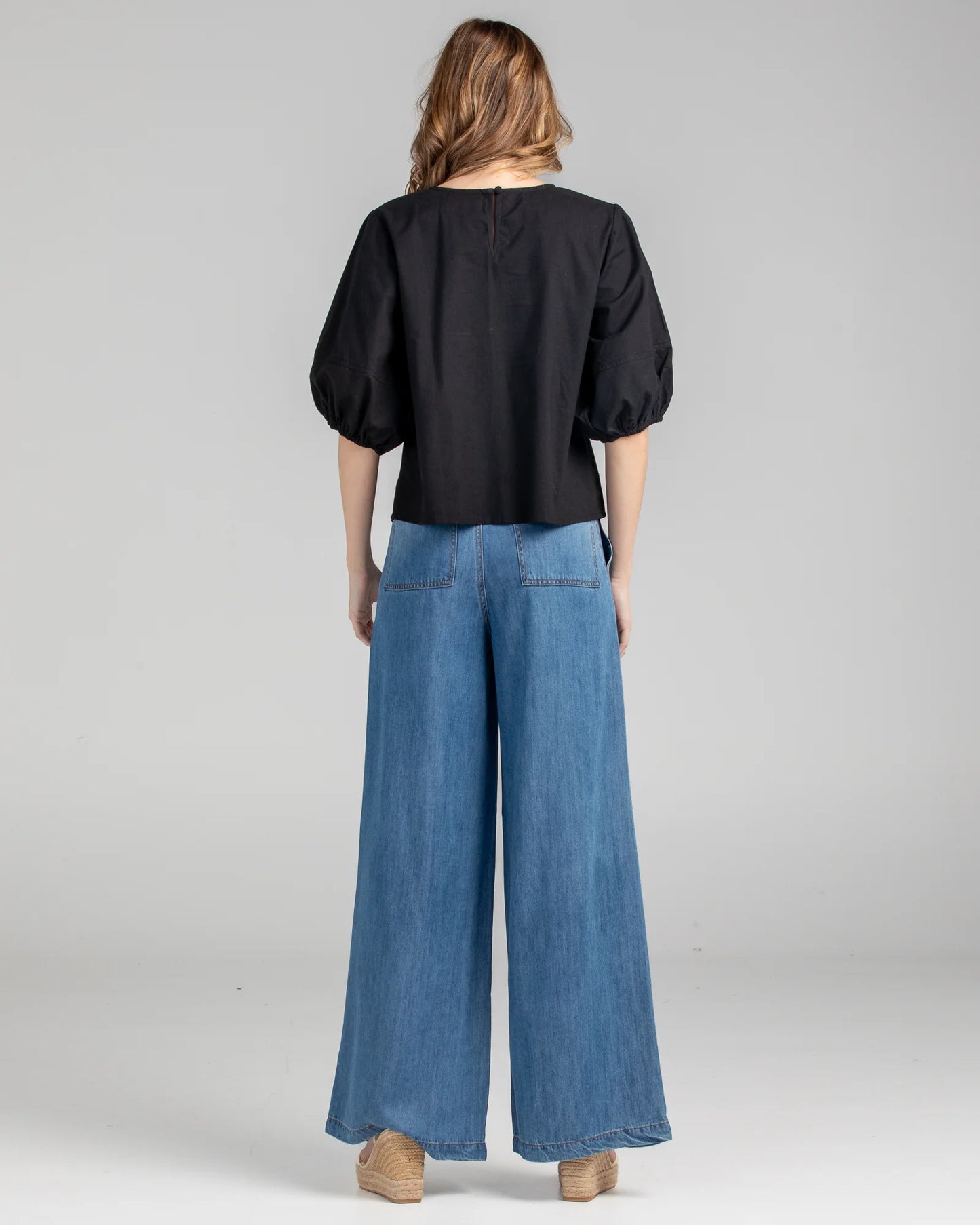 
                  
                    Ava Top Basic -BLACK
                  
                