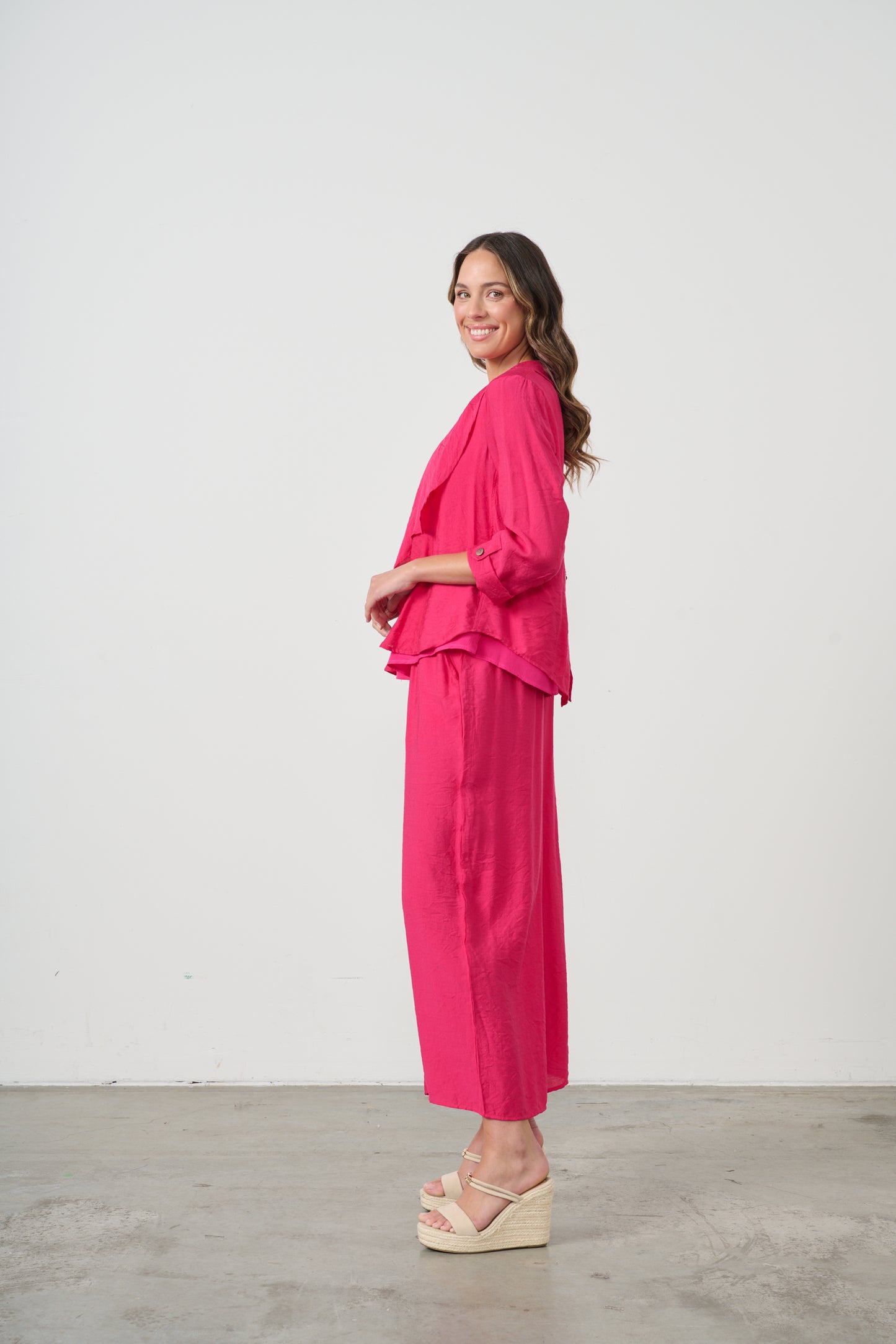 
                  
                    CZ1064-JACKET BACK FEATURE-HOT PINK
                  
                