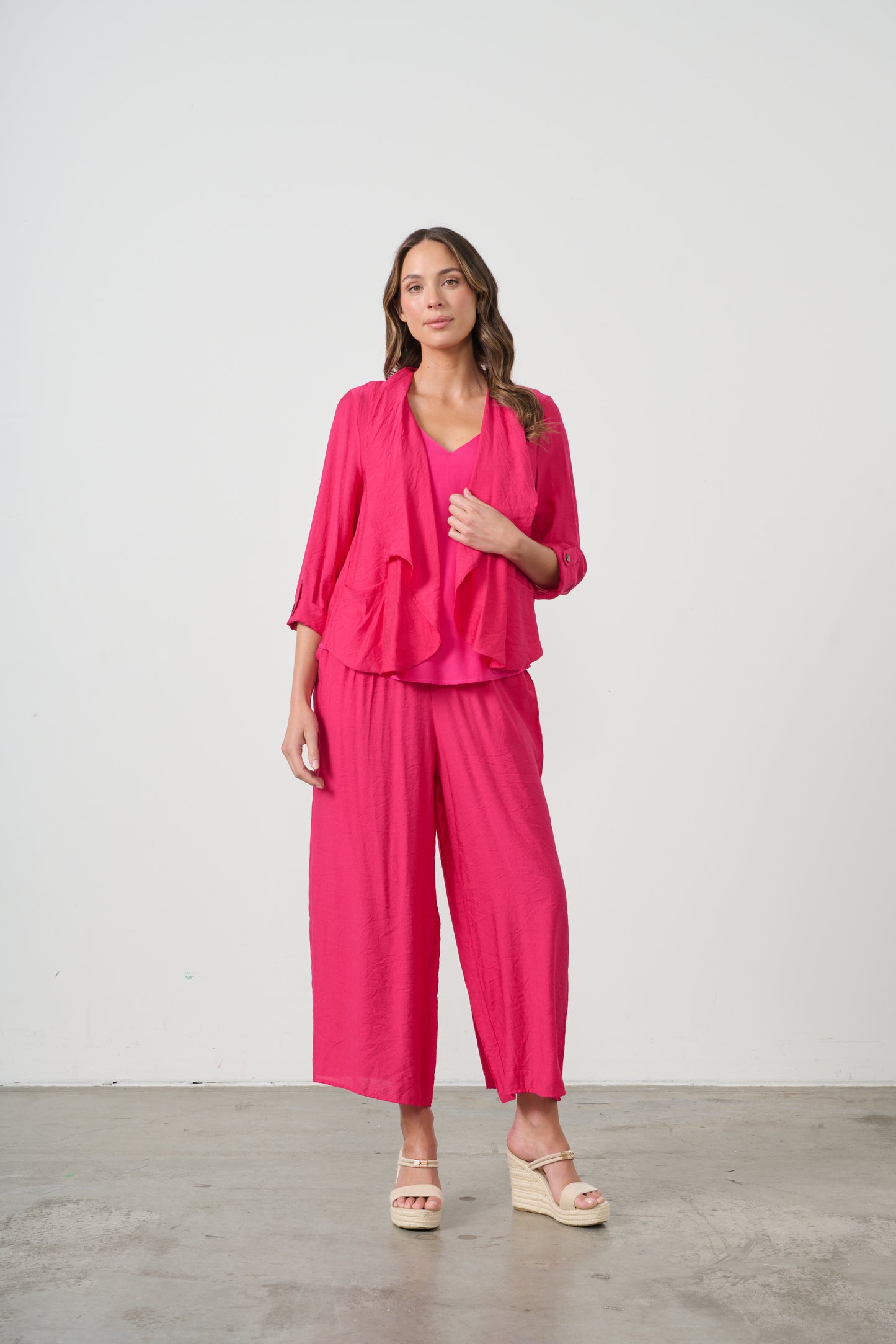 
                  
                    CZ1064-JACKET BACK FEATURE-HOT PINK
                  
                