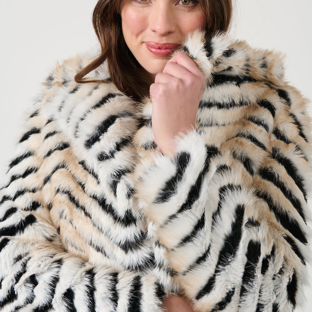 
                  
                    CZ968 Luxurious Chevron Coat
                  
                