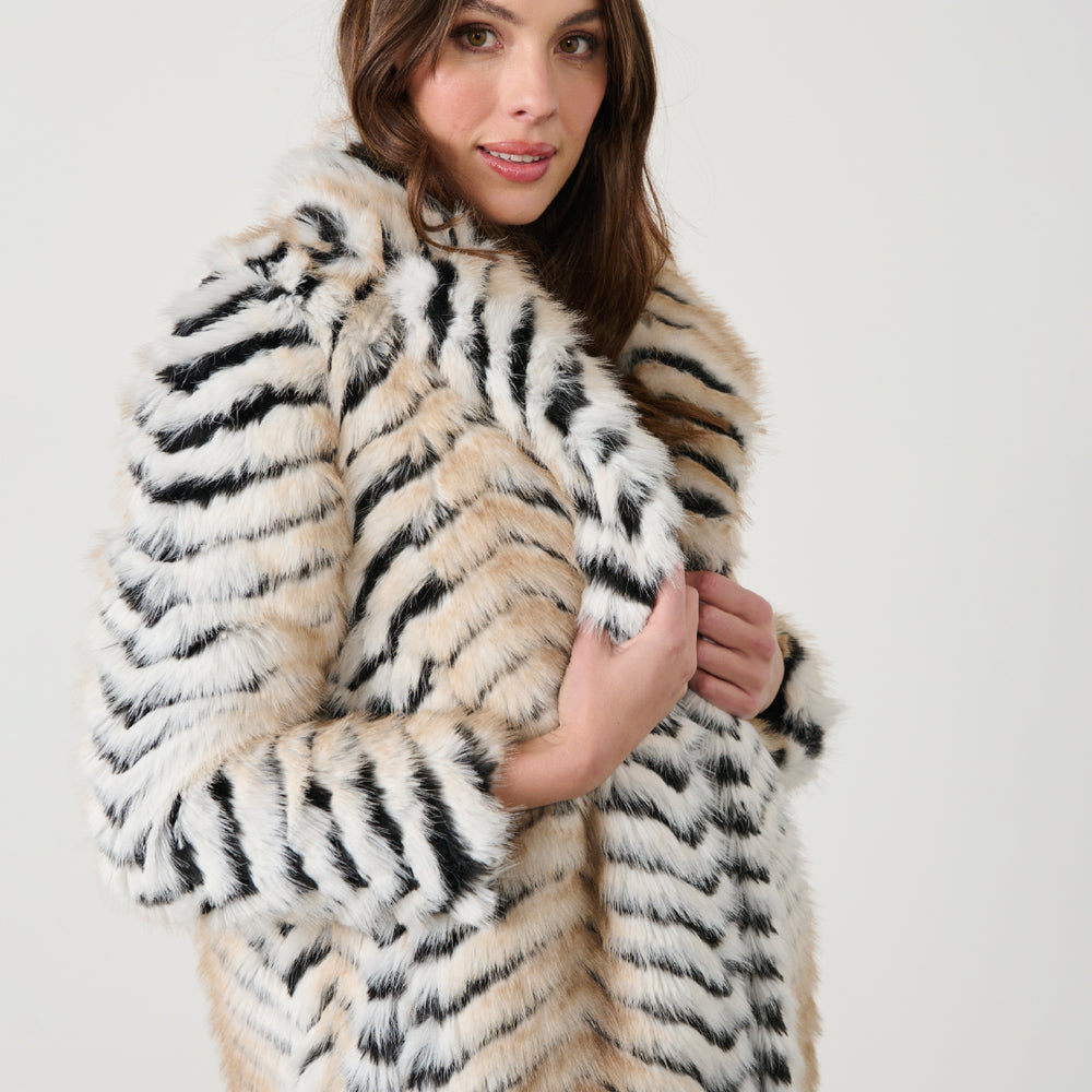 
                  
                    CZ968 Luxurious Chevron Coat
                  
                