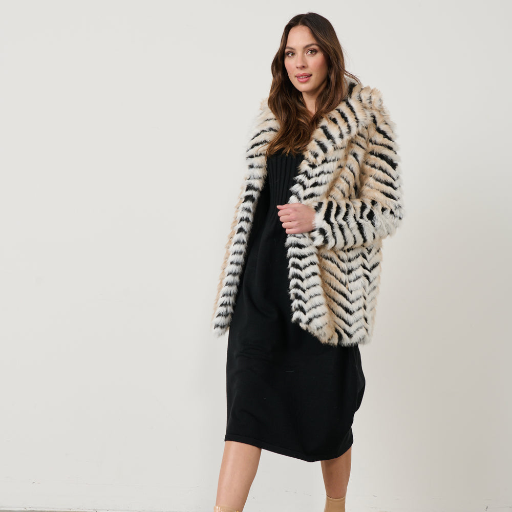 
                  
                    CZ968 Luxurious Chevron Coat
                  
                