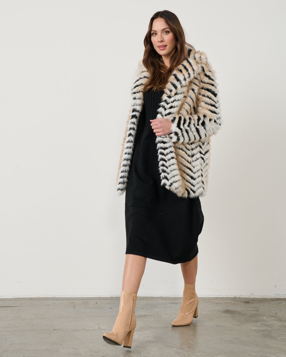 
                  
                    CZ968 Luxurious Chevron Coat
                  
                