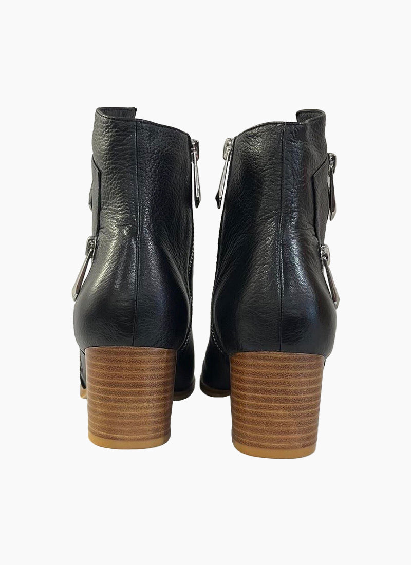 
                  
                    NEW!! Vannay ankle boots
                  
                