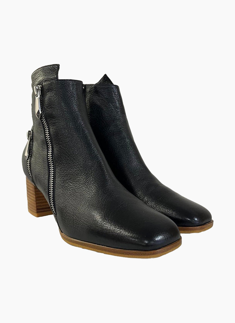 
                  
                    NEW!! Vannay ankle boots
                  
                