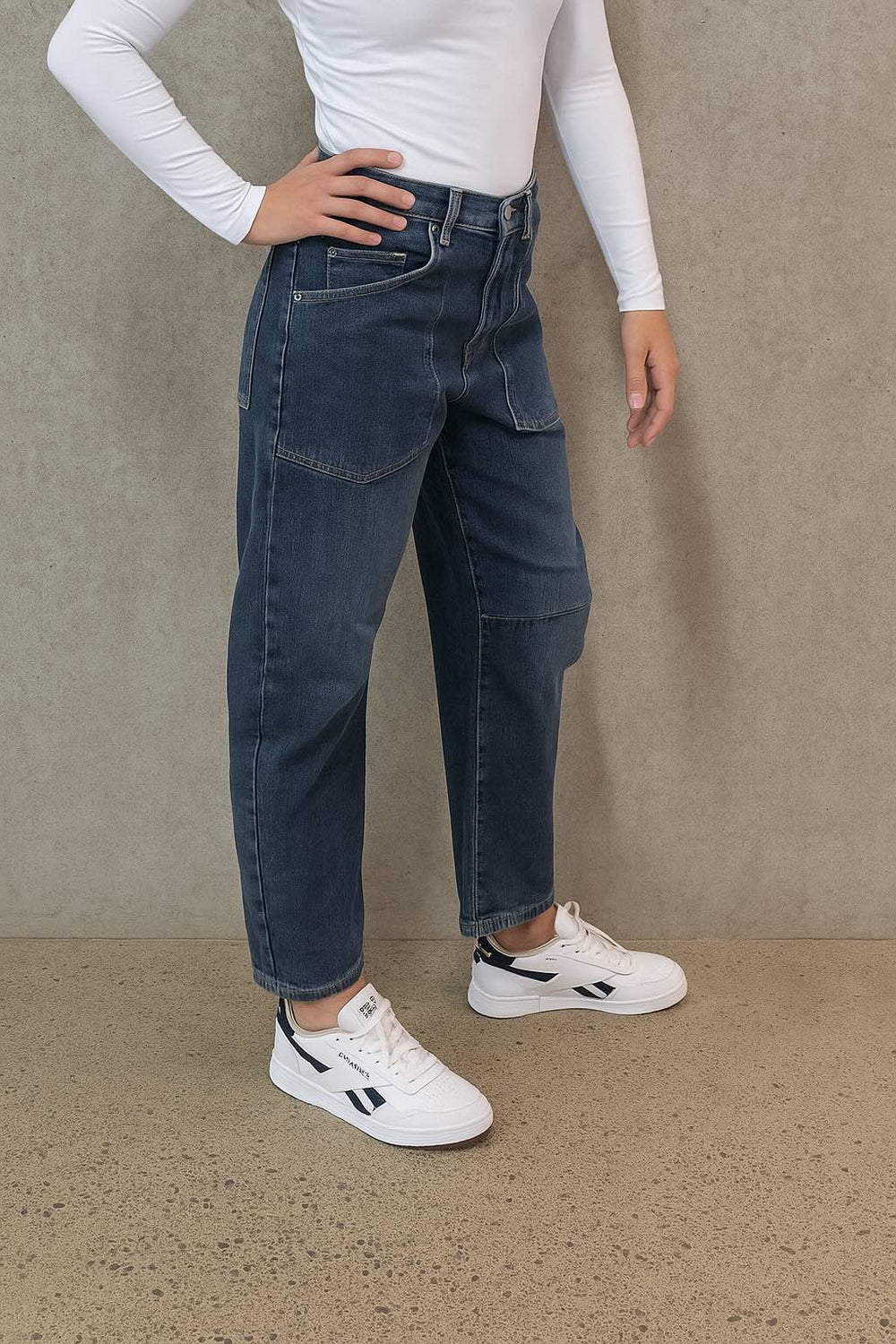 
                  
                    MARLOW BARREL JEANS-LTB SIZE28
                  
                