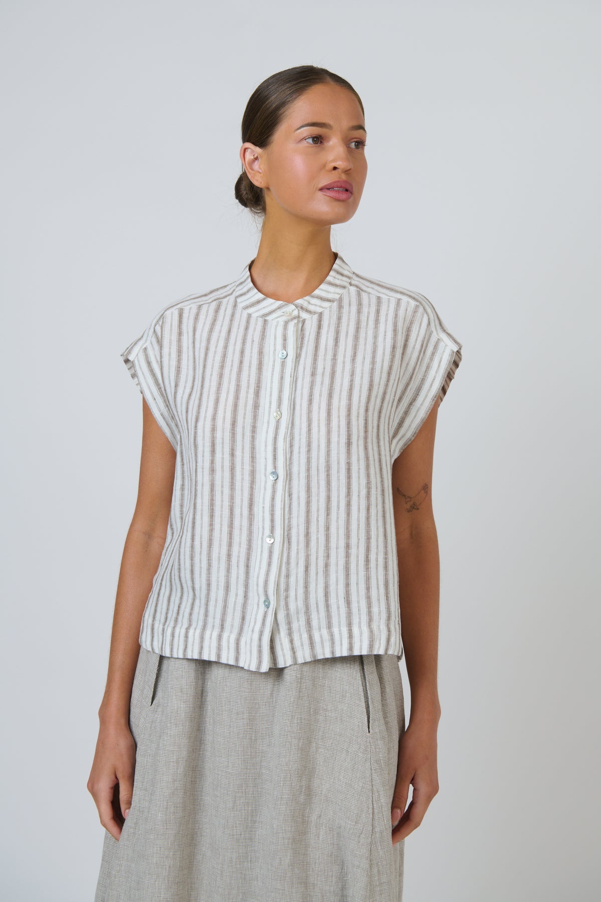
                  
                    GA429 LINEN BLOUSE-TRAVERTINE
                  
                