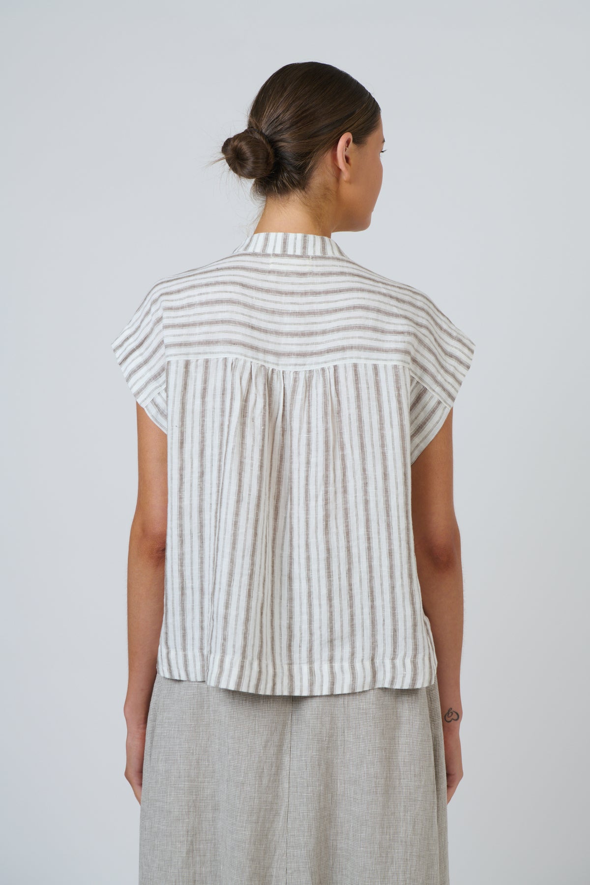 
                  
                    GA429 LINEN BLOUSE-TRAVERTINE
                  
                