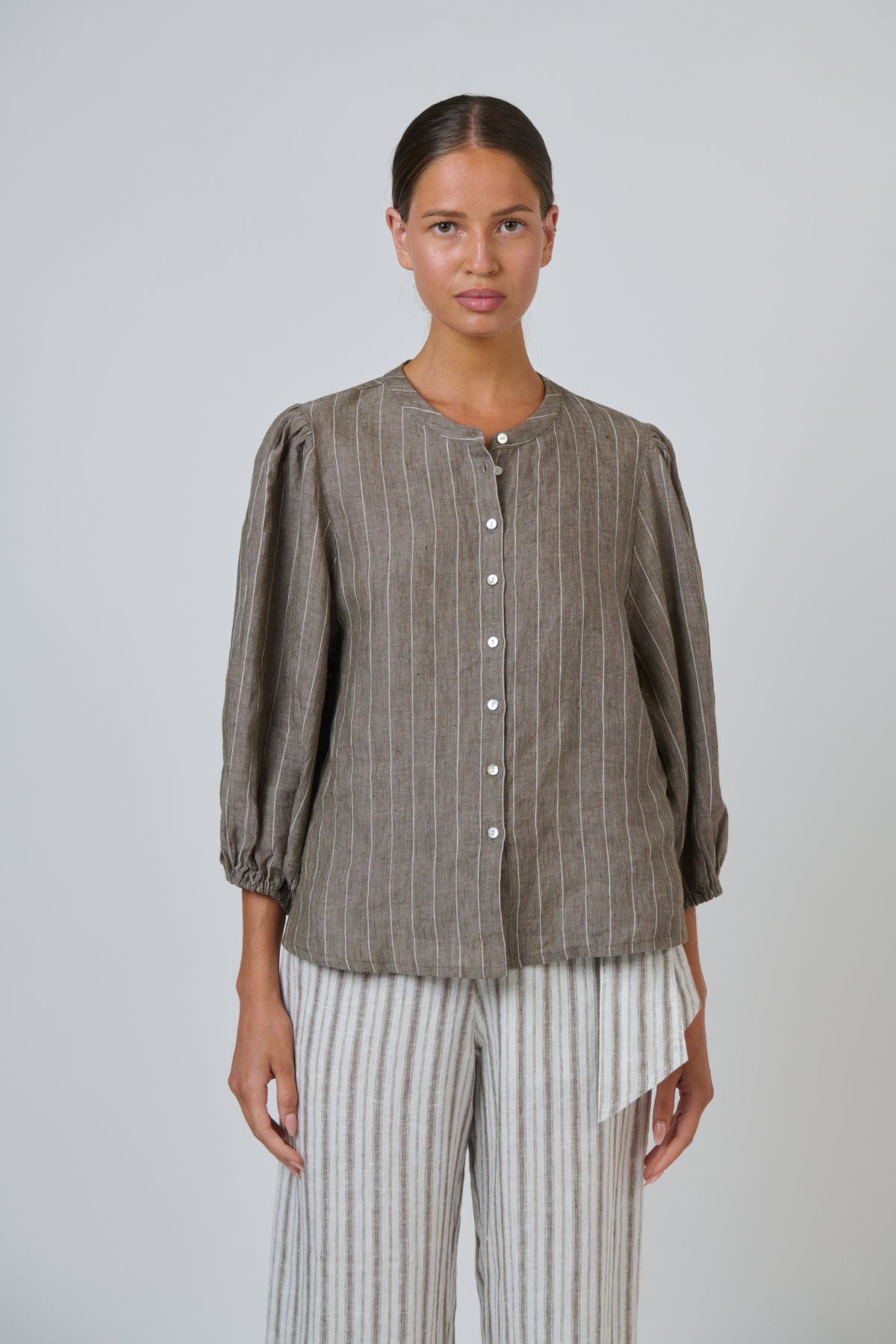 
                  
                    GA590 LINEN BLOUSE-GAUZE
                  
                