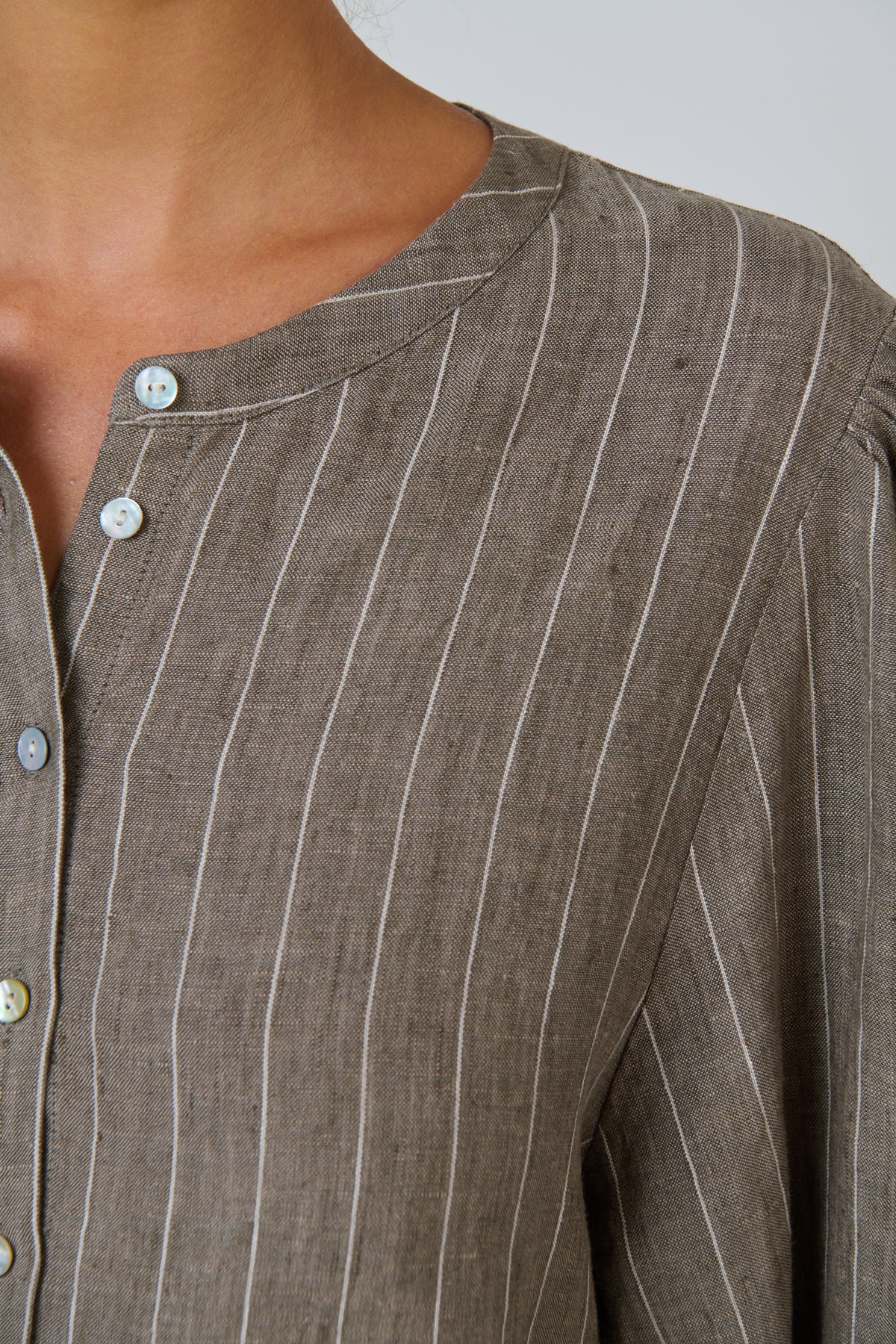 
                  
                    GA590 LINEN BLOUSE-GAUZE
                  
                