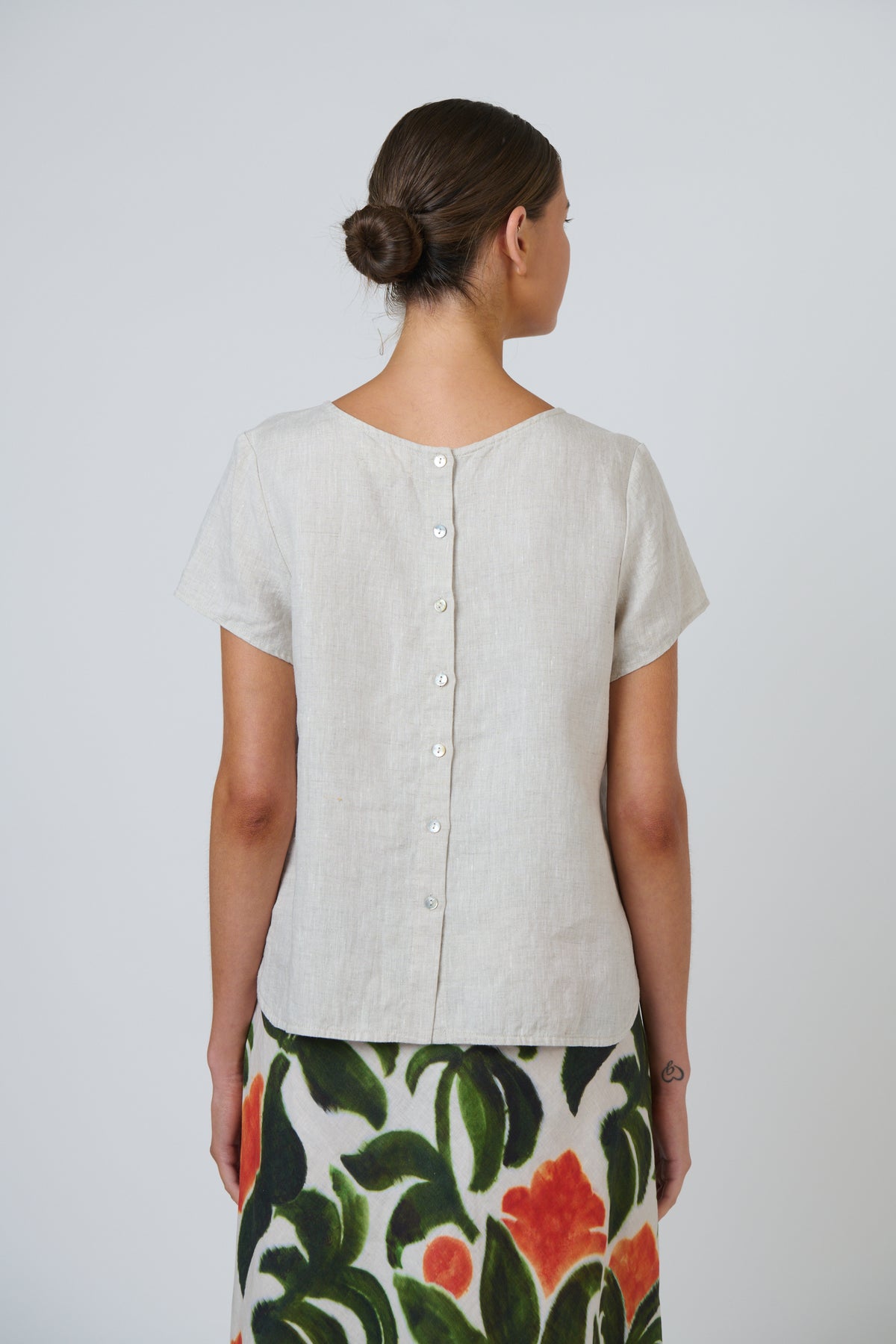 
                  
                    GA729 LINEN BLOUSE-SAND
                  
                