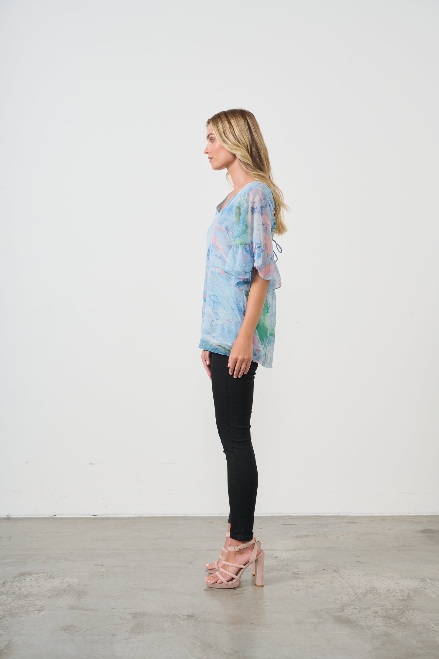 
                  
                    HF2642 BLOUSE-LACED BACK
                  
                