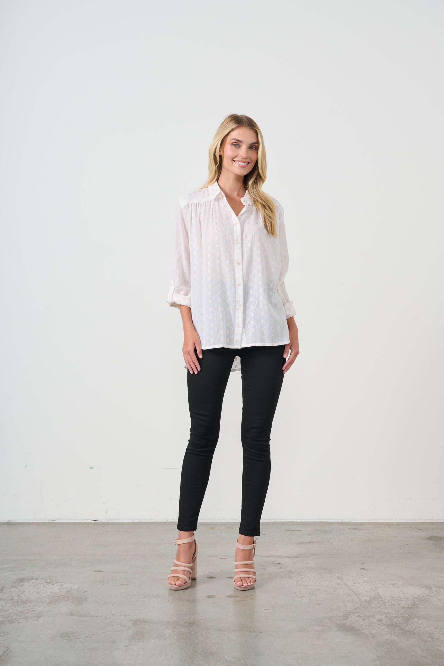 
                  
                    HF2661 SHIRT-JACQUARD LUREX SPOTS
                  
                