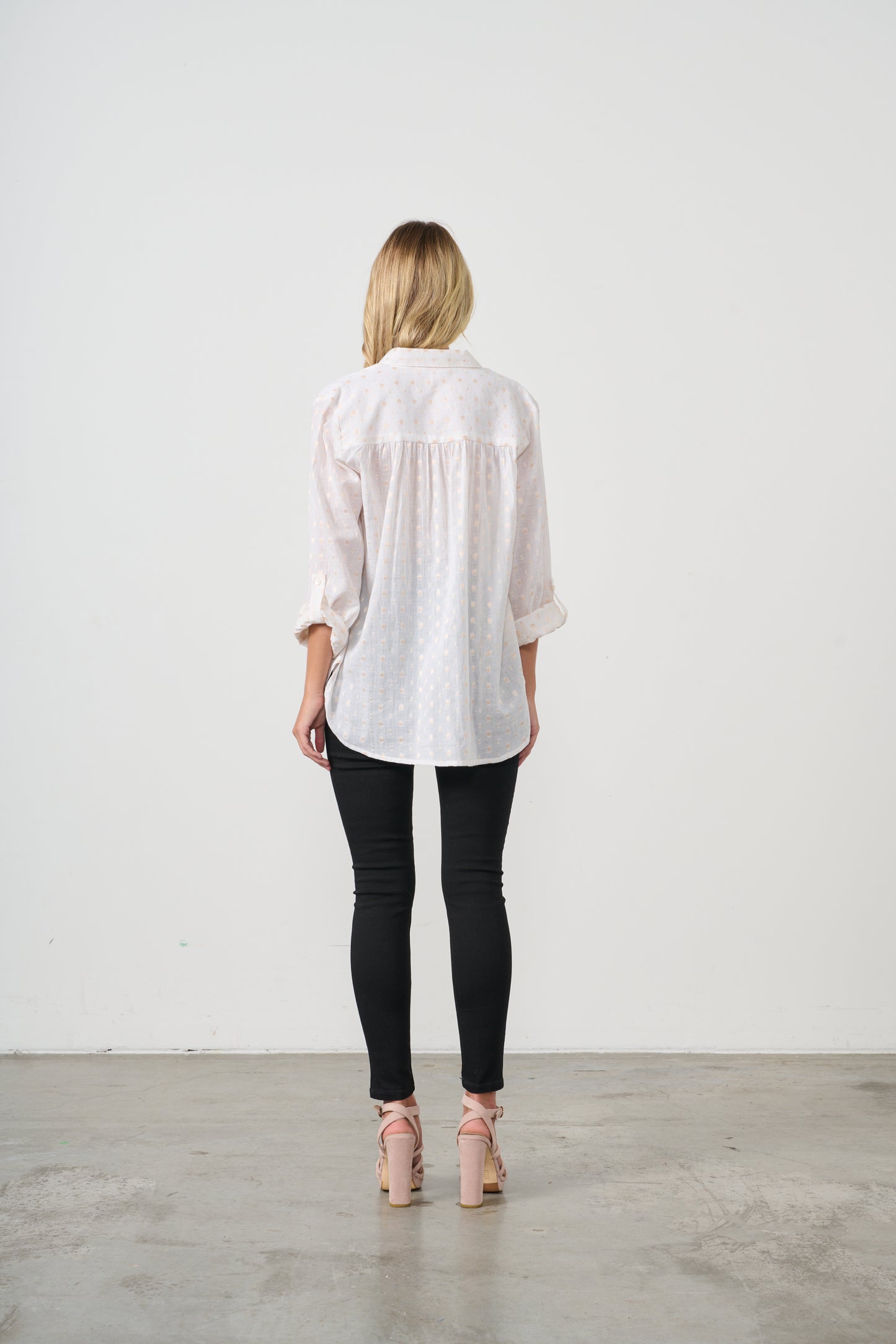 
                  
                    HF2661 SHIRT-JACQUARD LUREX SPOTS
                  
                