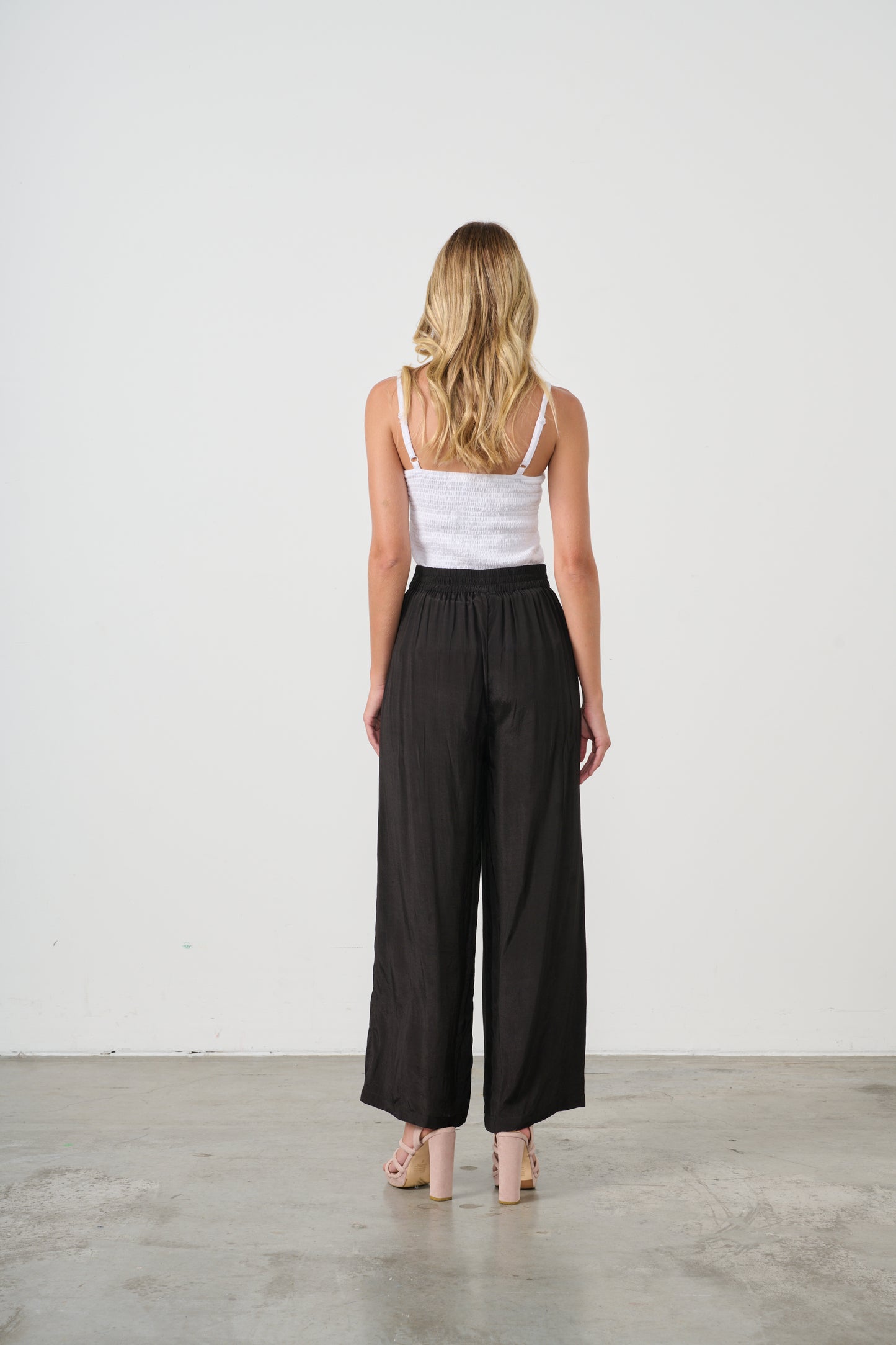 
                  
                    HF2699 WIDE LEG PANT-BLACK
                  
                