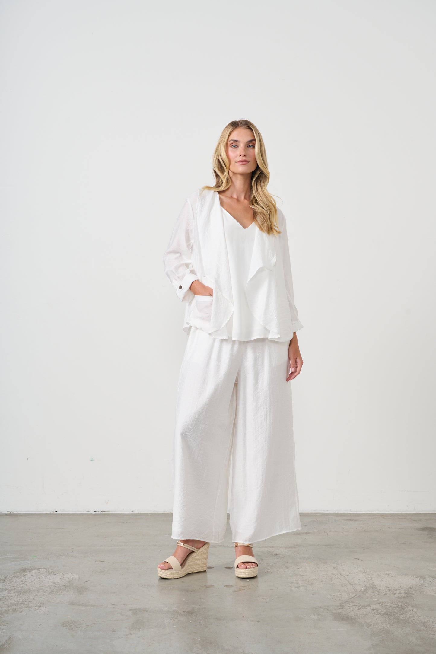 
                  
                    HF2707 WIDE LEG PANT-WHITE
                  
                