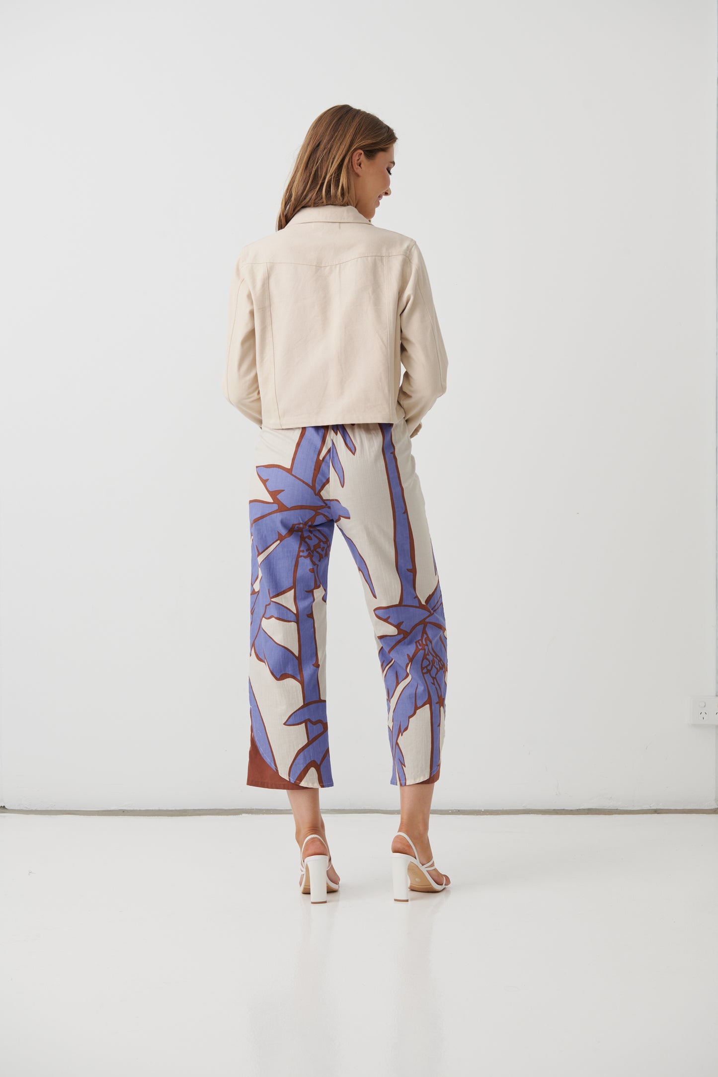 
                  
                    HF2810 Canvas Jacket w/Multi Panels-CREAM
                  
                