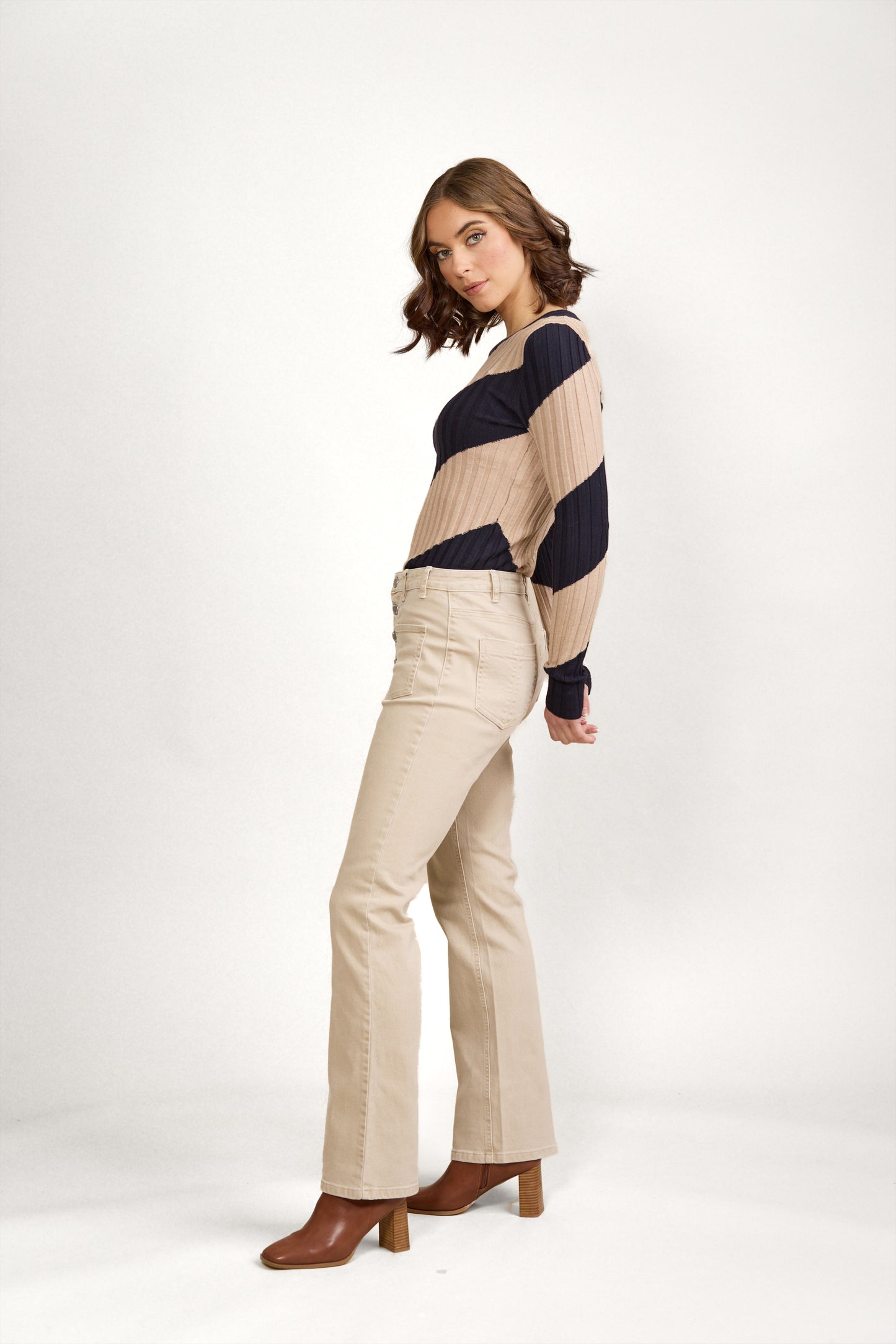 
                  
                    Potter Jean	-Oat Denim
                  
                