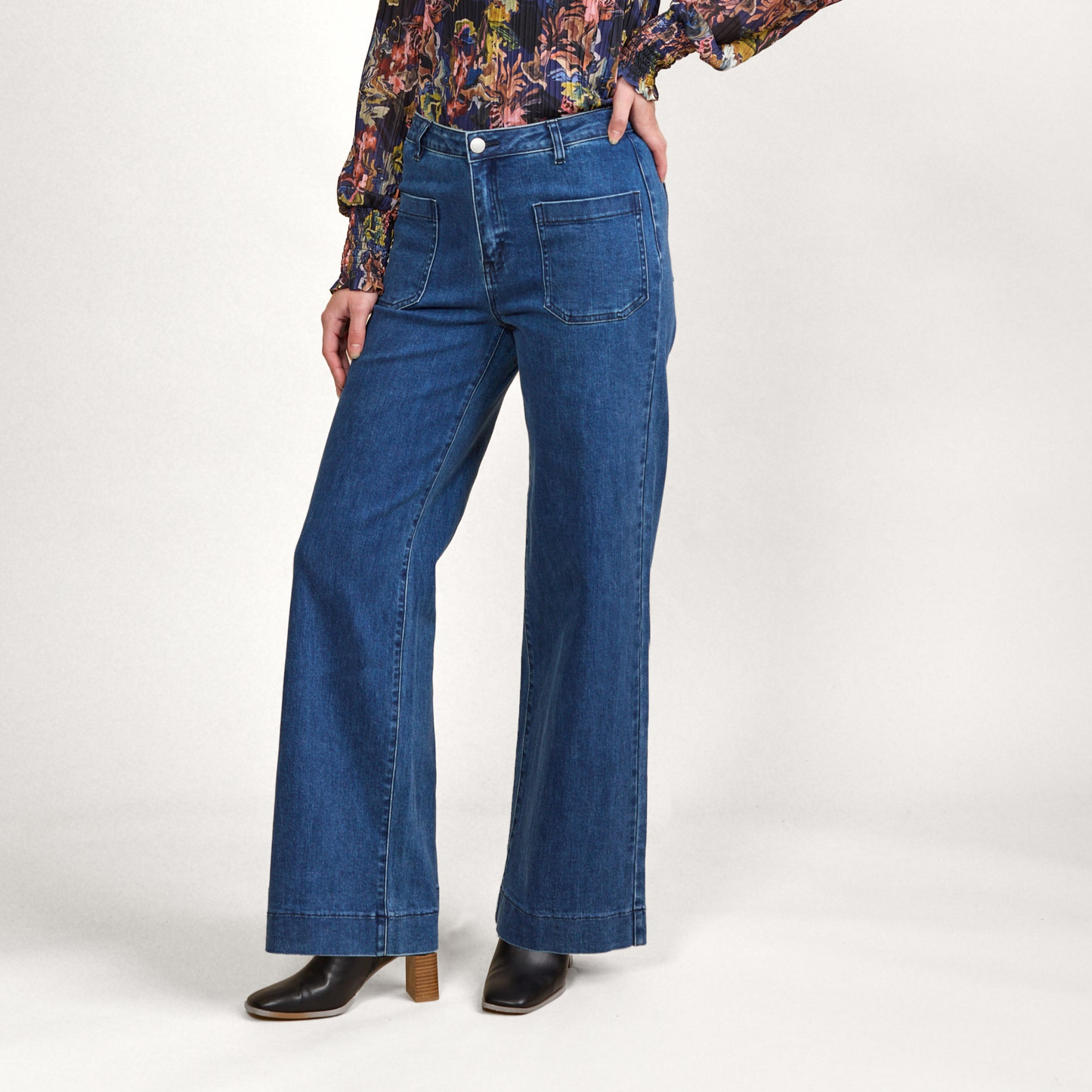 
                  
                    K7089 -Roxie Jean	-Blue Wash
                  
                