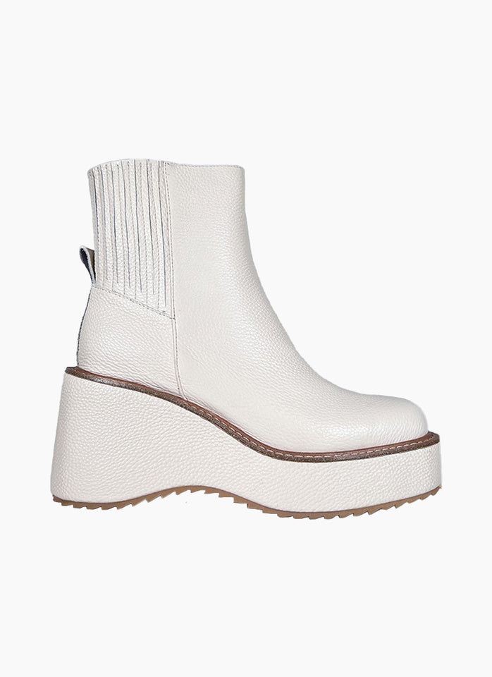 
                  
                    MINX Tokyo Ivory
                  
                