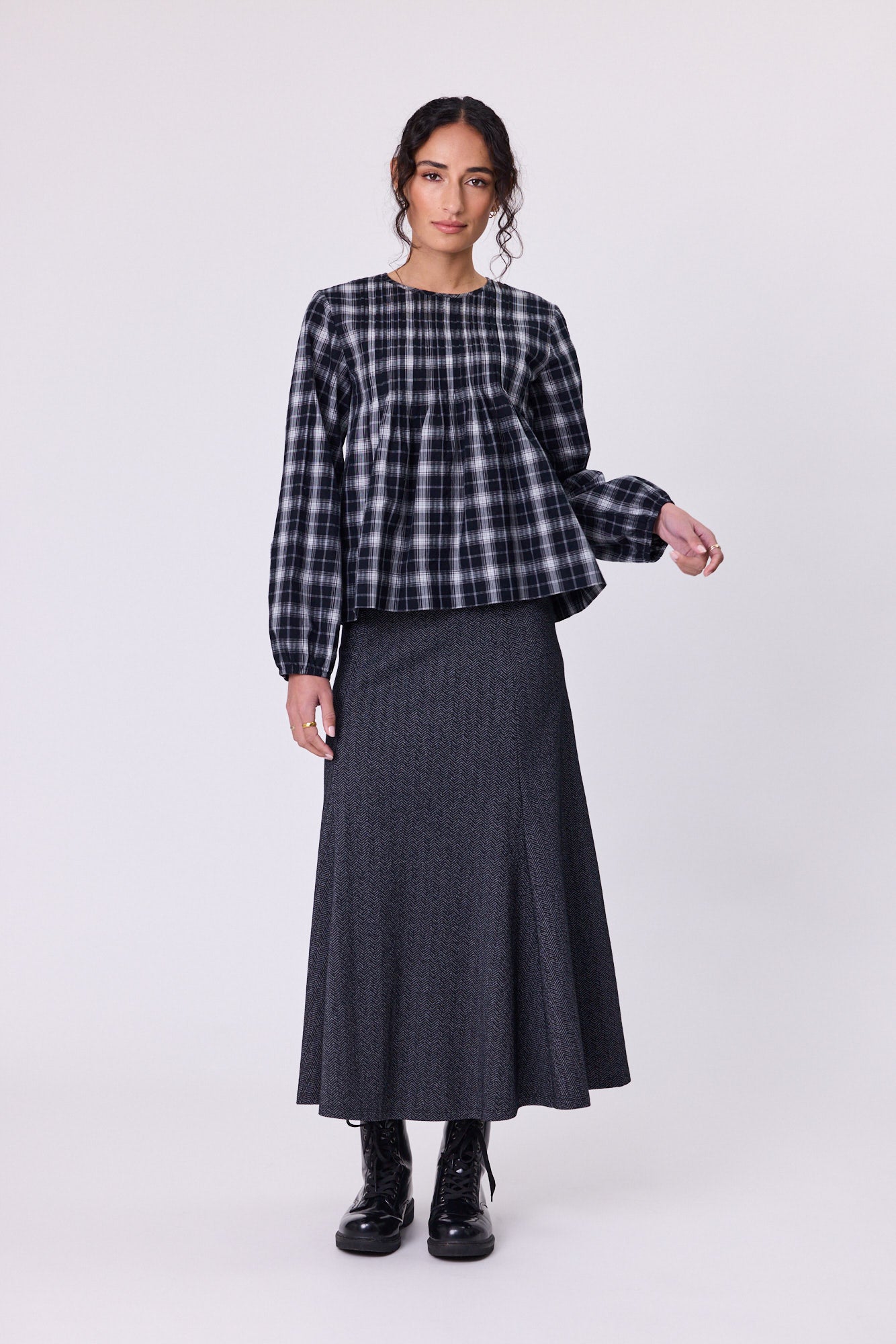
                  
                    BATTEN SKIRT-GREY MARL
                  
                