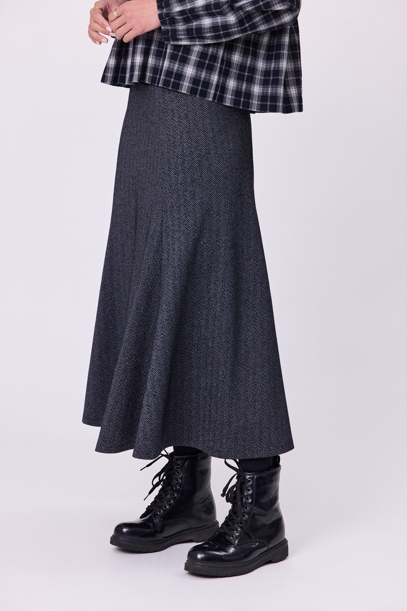
                  
                    BATTEN SKIRT-GREY MARL
                  
                