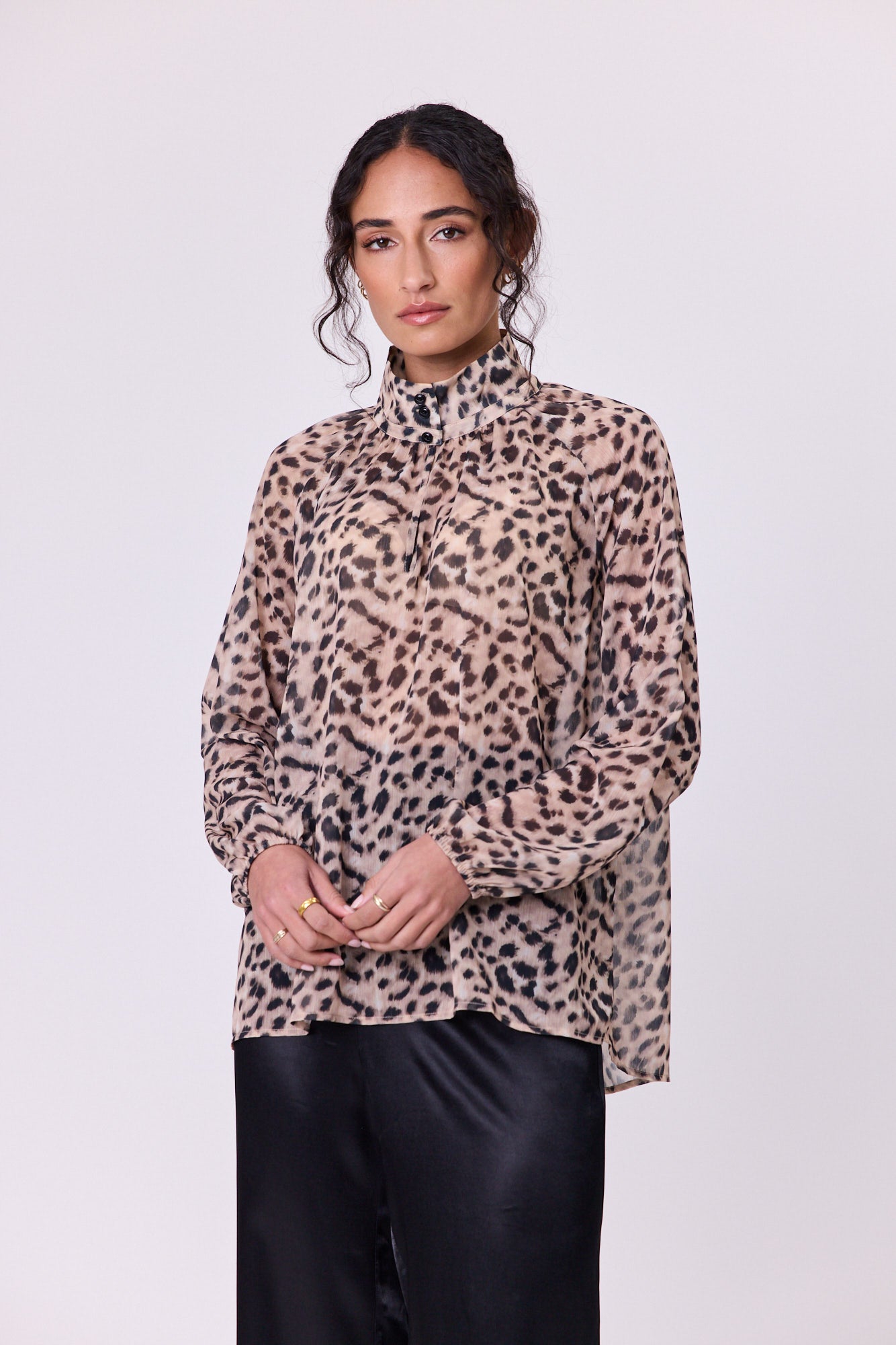 
                  
                    BOWIE BLOUSE-Animal
                  
                
