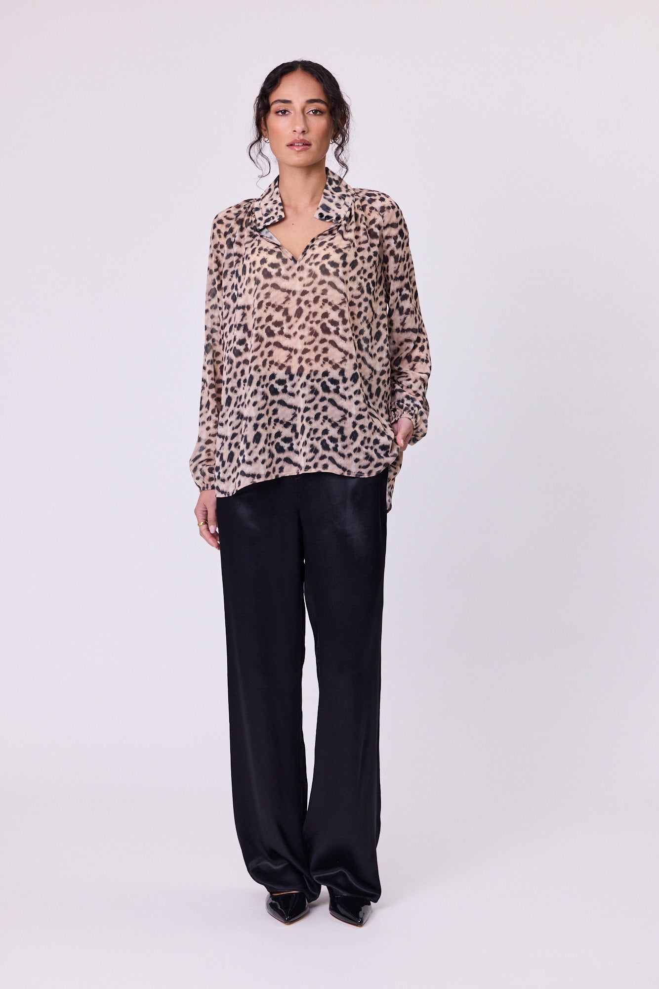 
                  
                    BOWIE BLOUSE-Animal
                  
                